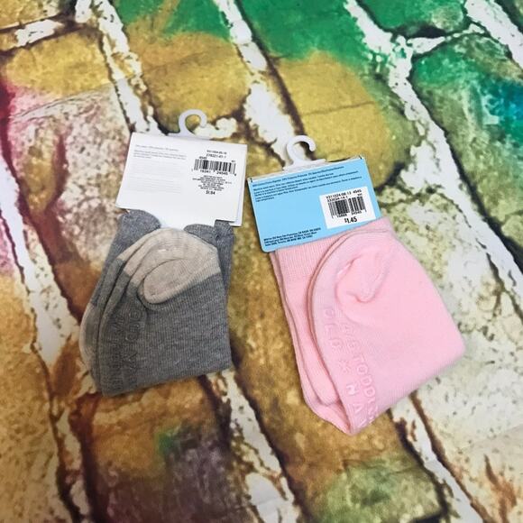 Old Navy Girls Socks Size 4T 5T Crew 2 Pair Pink Solid Gray Cat Print‎ NEW - Picture 5 of 5